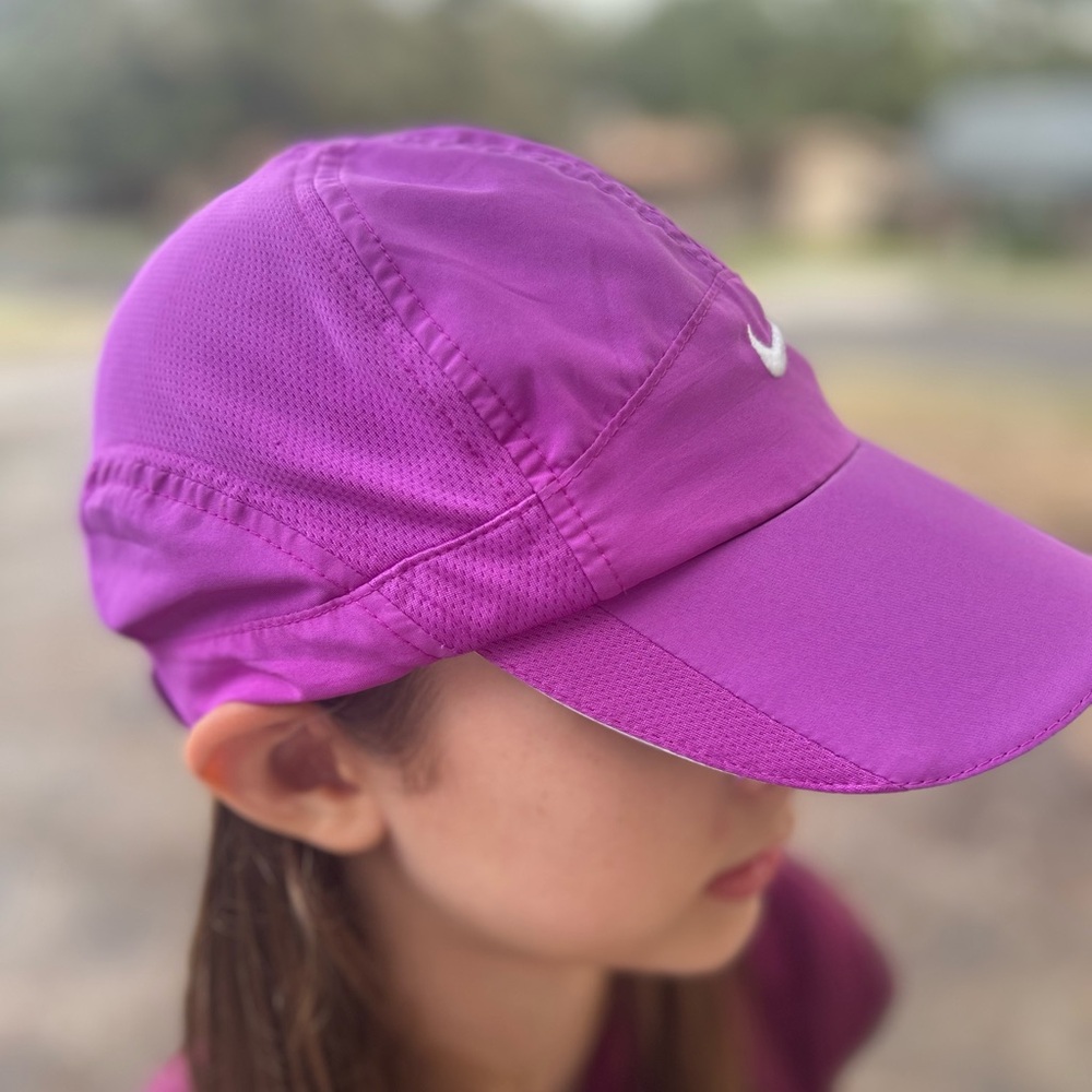 🔥 Nike Featherlight Dri-FIT purple Cap Athletic Hat - Picture 2 of 4